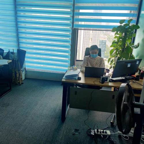 Xiao Bo u kancelariji