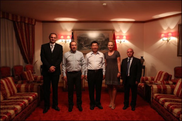 Igor Crndak u poseti kineskoj ambasadi