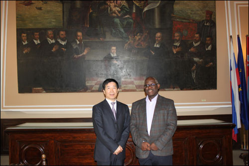 Ye Hao, kineski veleposlanik u Sloveniji, posjetio je 26. rujna na službeni poziv Općinu Piran