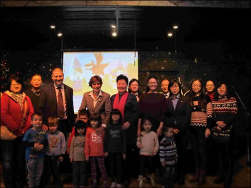 Deng Ying u poseti SOS dečijem selu
