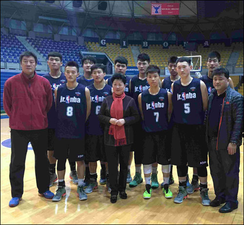 utakmica košarkaške momčadi Srednje škole pri kineskom Sveučilištu Tsinghua i Cibonine omladinske momčadi.